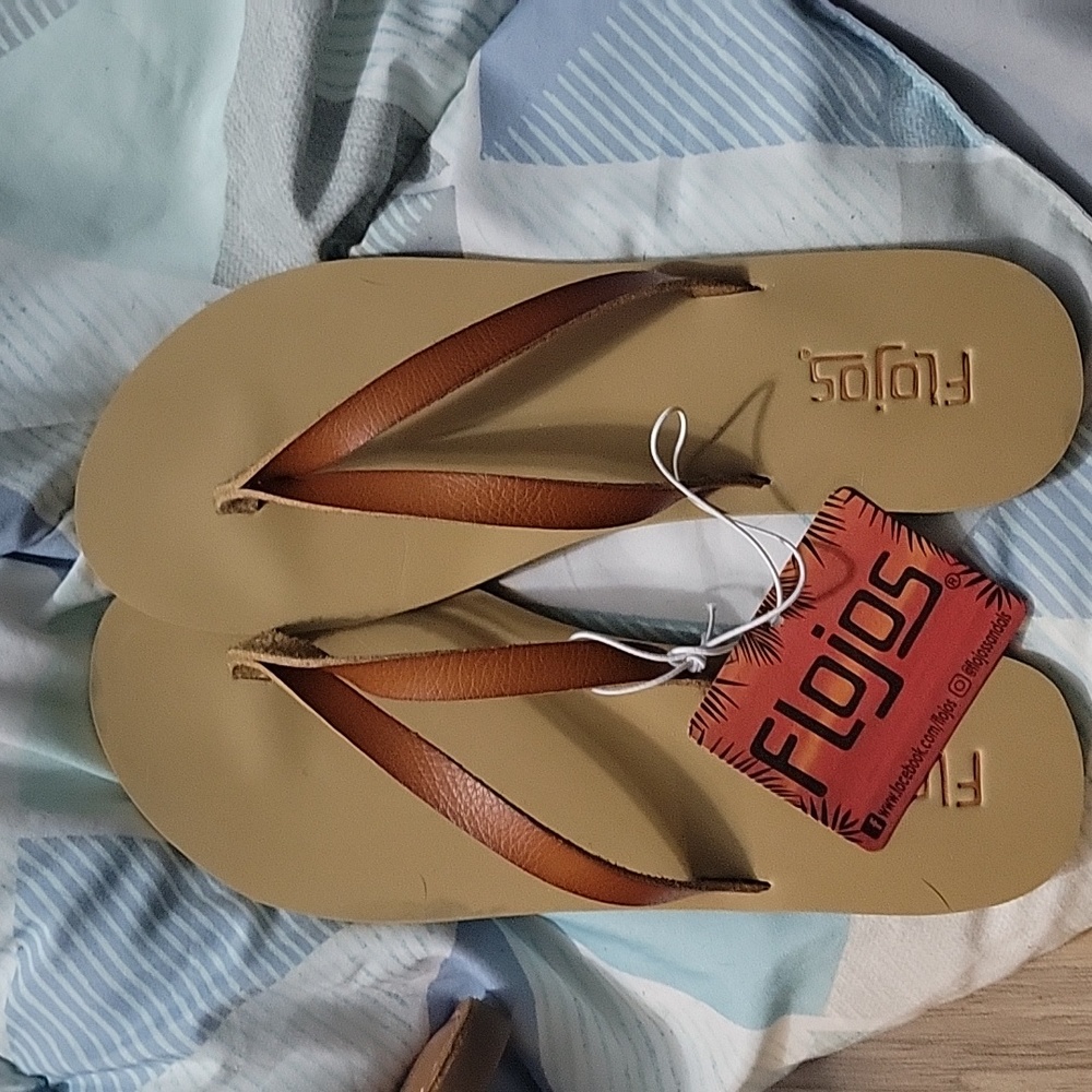 Flojos sandals